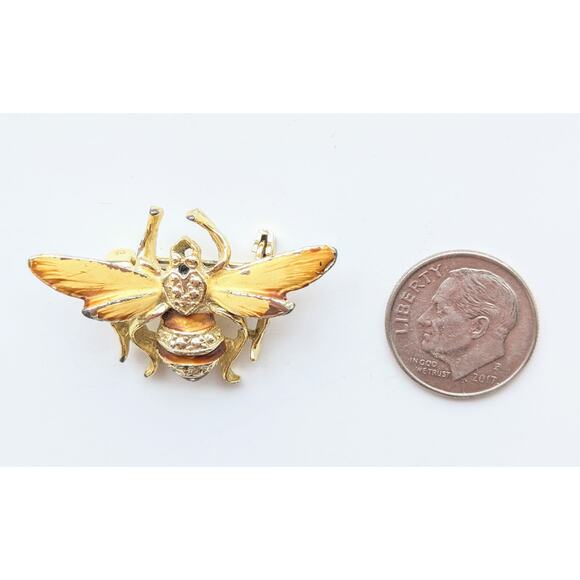 Tiny Wonder Honey Bee Pin Enamel Gold Tone Brooch Pin Vintage 1990's - Picture 3 of 6